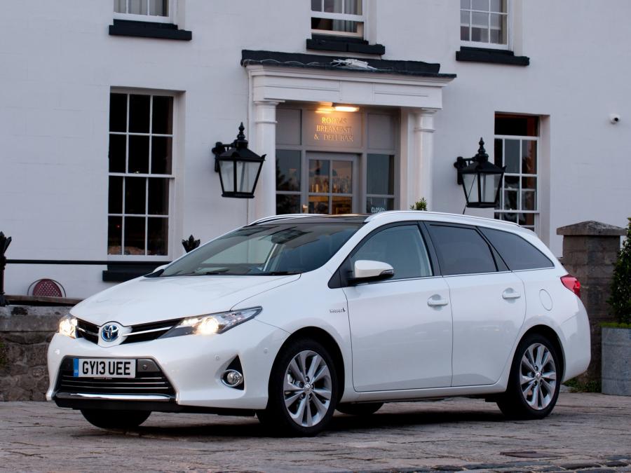  Toyota Auris Touring Sports Hybrid 2013 года  (UK) (фото 11 из 25)